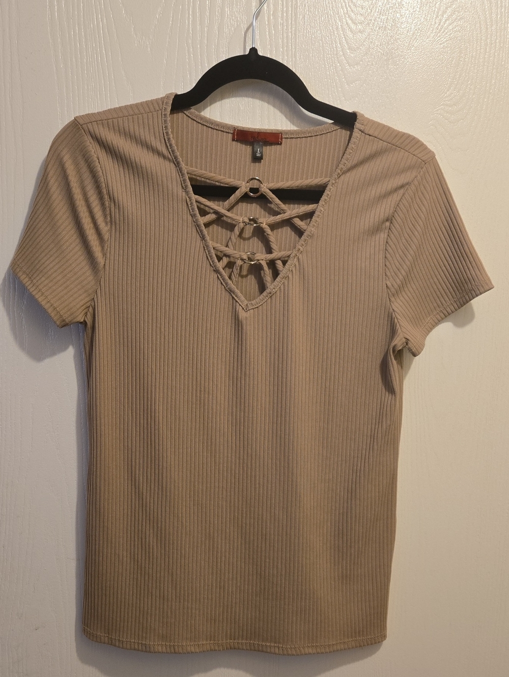 Red By BKS Women’s Tan Ribbed Lace-Up V-Neck Top. L46
